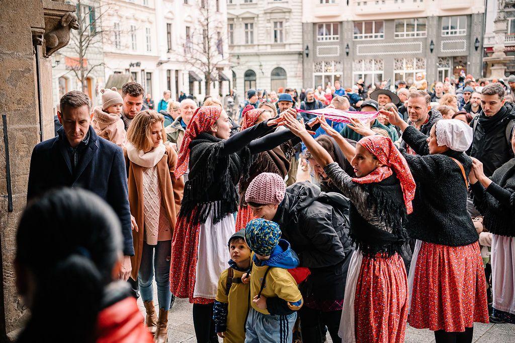 Bratislavské fašiangy - sprievod na Hlavnom námestí